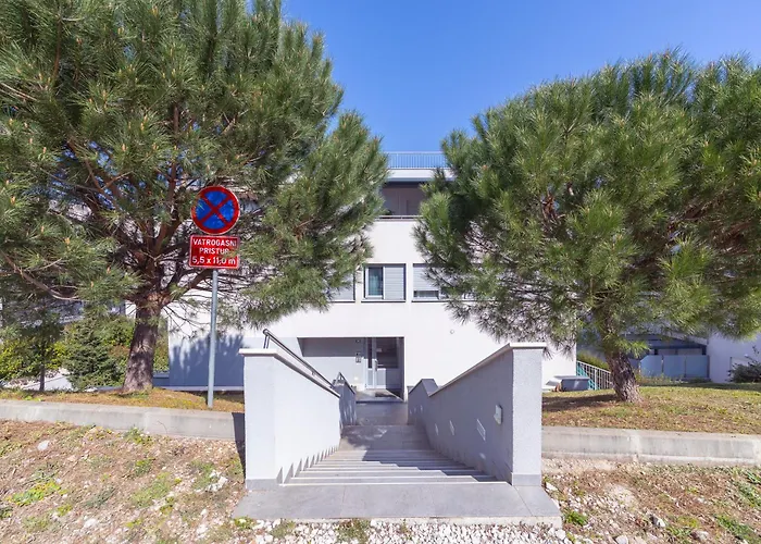 Brand New Lovely Apartment Bella